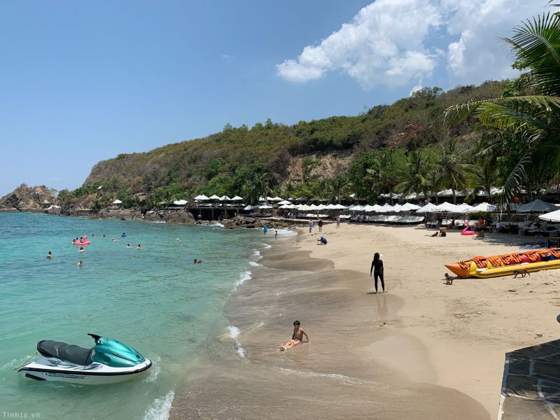 Doc Let Beach attractions