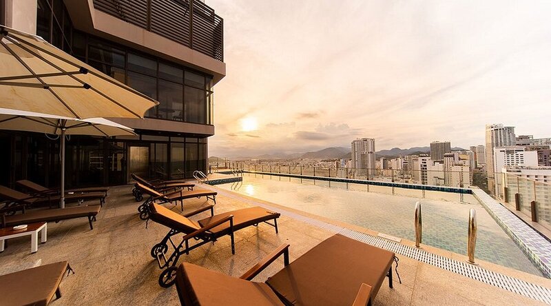 khách sạn nha trang gần biển